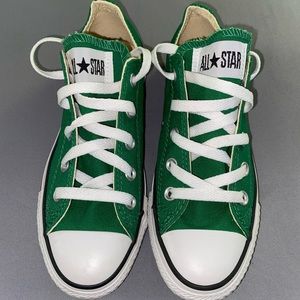 Brand new size 6 green converse. Size 6 women’s or size 4 mens.